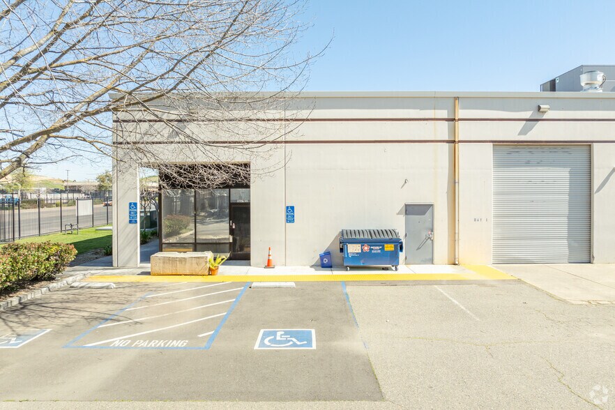 More Photos Of 8530 Fruitridge Rd, Sacramento Warehouse For Lease