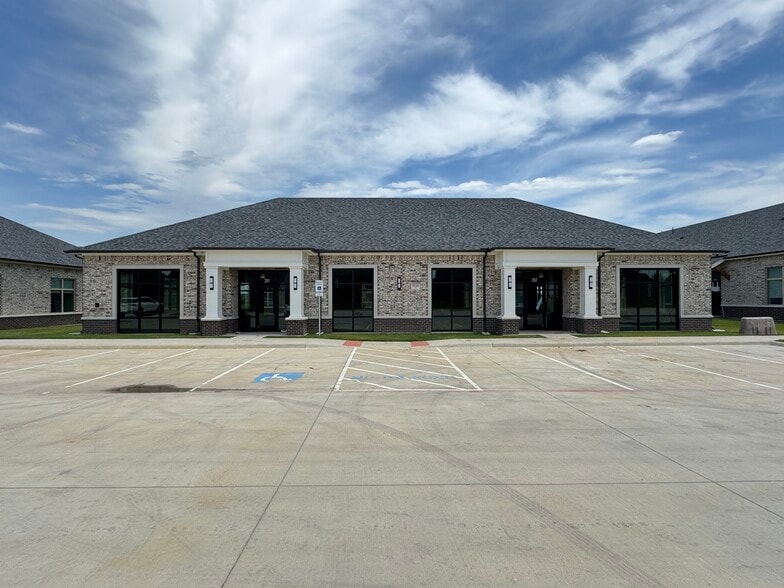 More Photos Of 2120 Prairie Dr, Prosper Medical For Lease