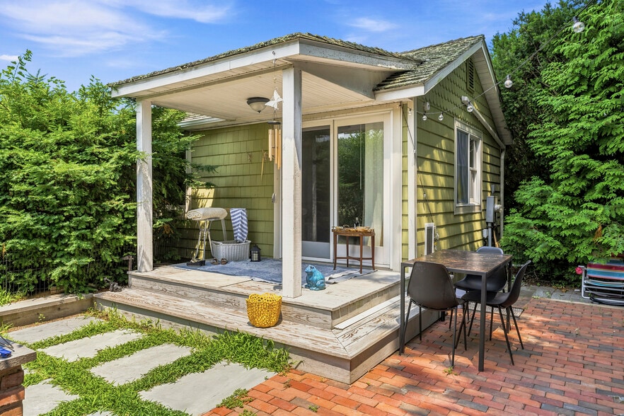 More Photos Of 127 Inlet Rd W, Hampton Bays Hospitality For Sale
