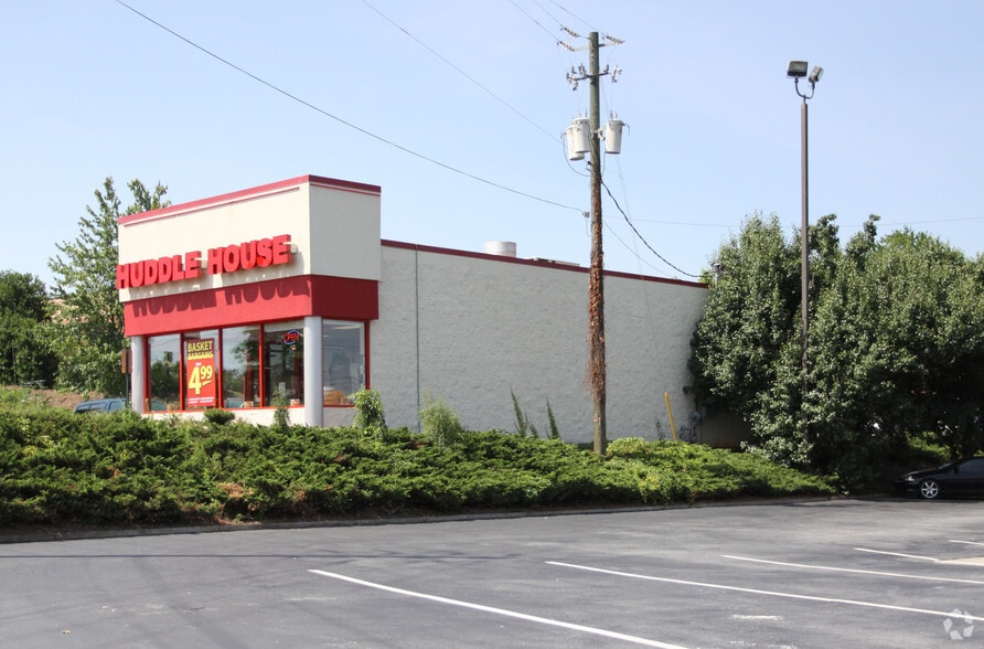 More Photos Of 501 Lakeland Plz, Cumming Restaurant For Sale