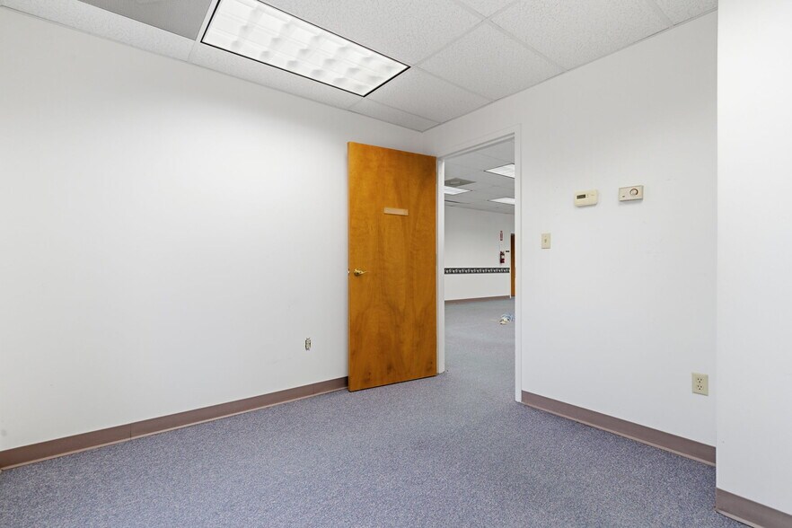 More Photos Of 718 N Martin St, East Prairie Office For Sale
