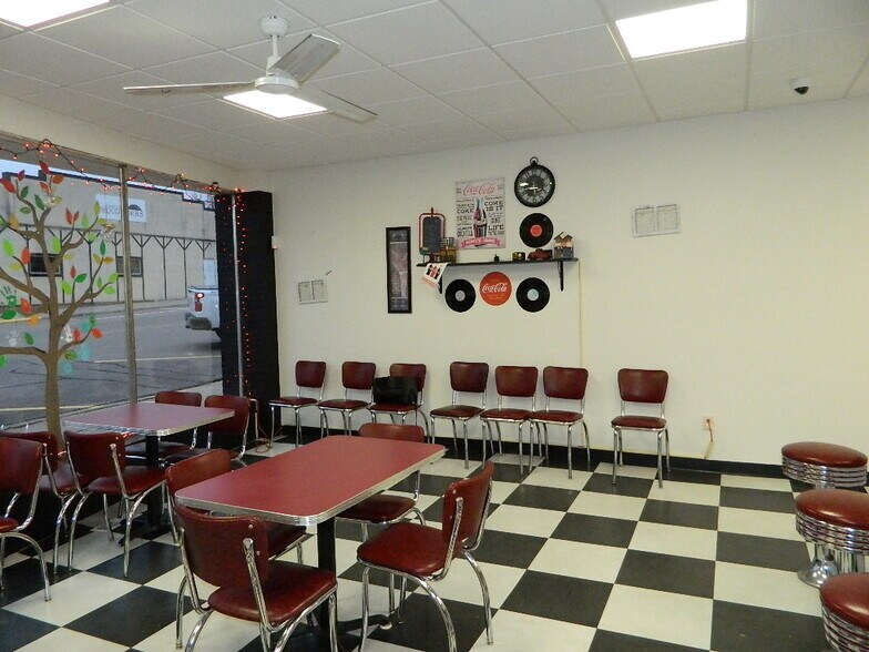 More Photos Of 667 Prentice St, Granite Falls Storefront For Sale