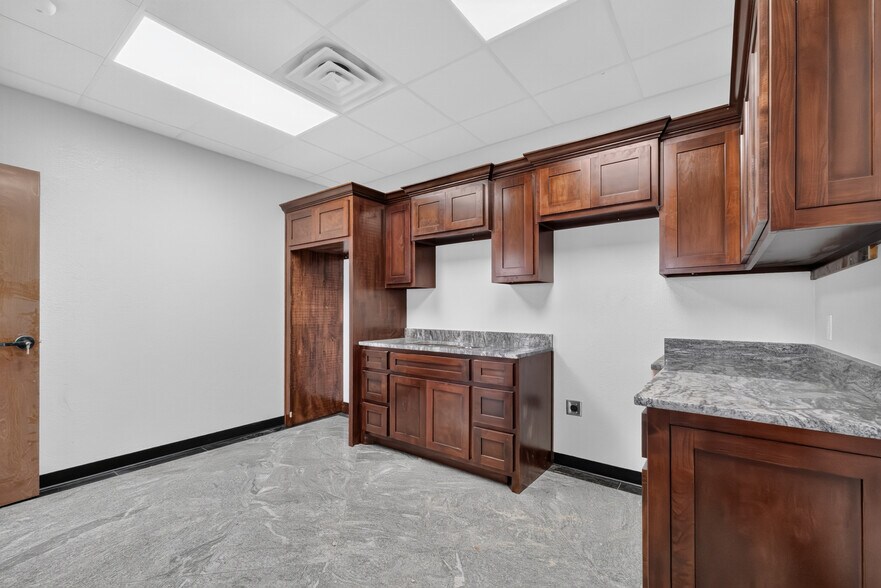 More Photos Of 16697 W Basin St, Odessa Industrial For Lease