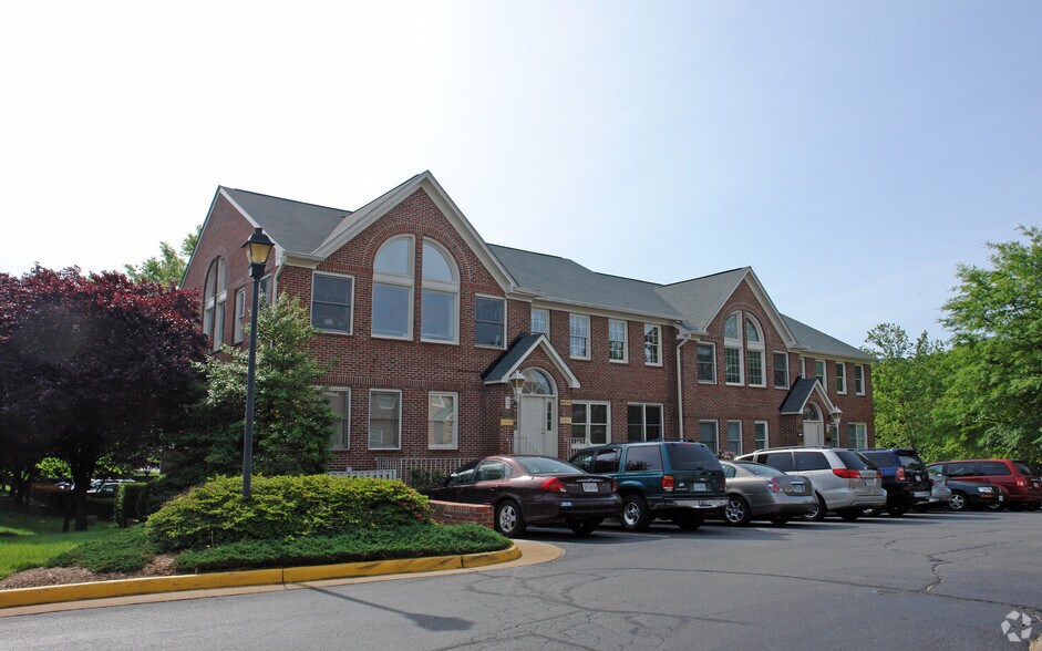 More Photos Of 9673-9677 Main St, Fairfax Office For Sale