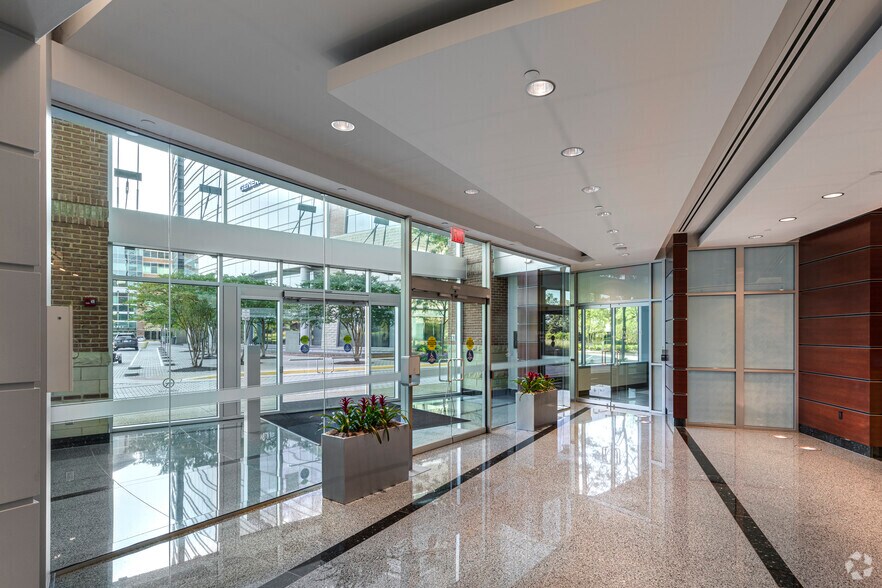 More Photos Of 6350 Walker Ln, Alexandria Unknown For Lease