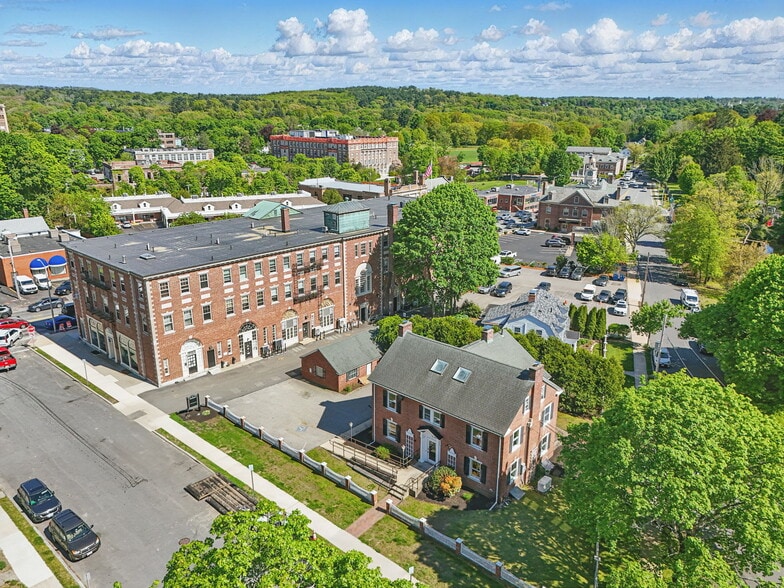 More Photos Of 6 Windsor St, Andover Office For Sale