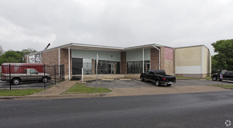 More Photos Of 5306 Middle Fiskville Rd, Austin Showroom For Lease