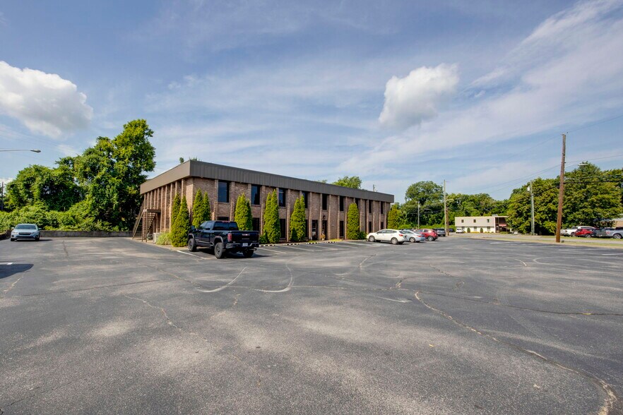 More Photos Of 7113 Peach Ct, Brentwood Medical For Lease