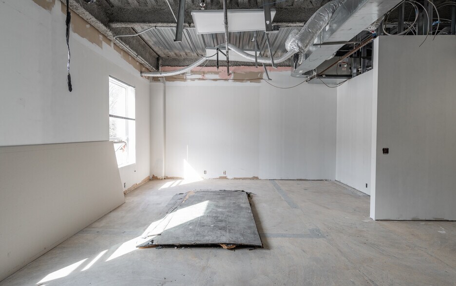 More Photos Of 308 W Rosemary St, Chapel Hill Office For Sale