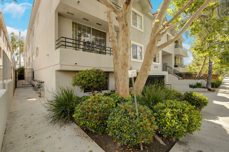 More Photos Of 5712 Camellia Ave, North Hollywood Apartments For Sale