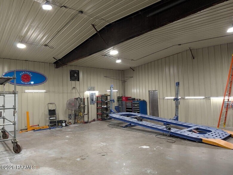 More Photos Of 1312 W Admiral Doyle Dr, New Iberia Industrial For Sale