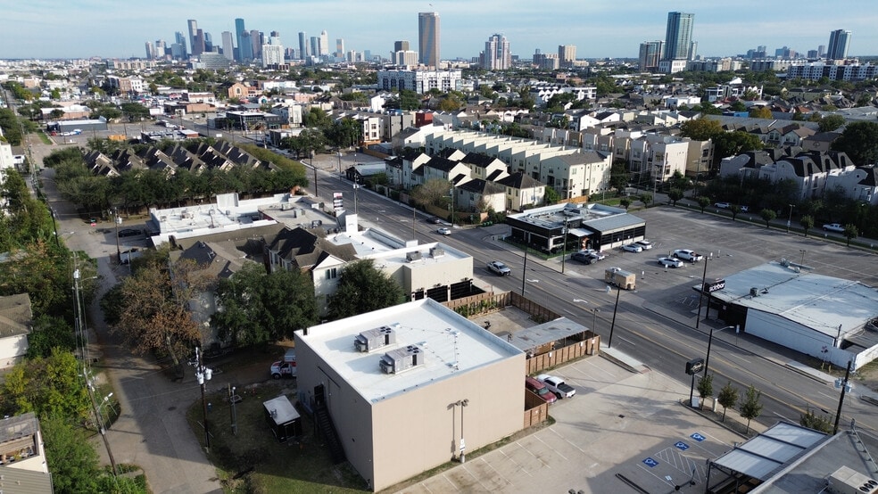 More Photos Of 5316 Washington Ave, Houston Bar For Lease