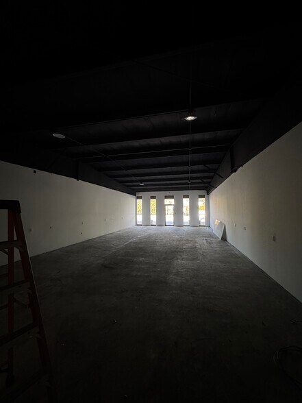 More Photos Of 3200-3206 S West Shore Blvd, Tampa Storefront For Lease