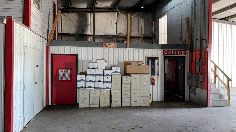 More Photos Of 378 Eastland Rd, Dothan Distribution For Sale