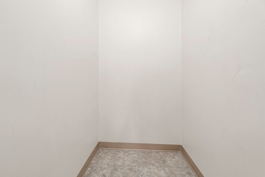 More Photos Of 1555 Graveley St, Vancouver Apartments For Sale