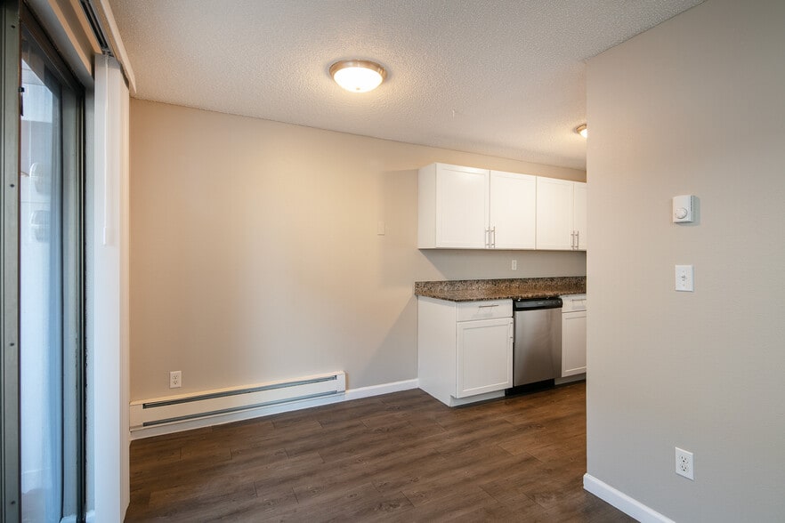 More Photos Of 921 12th Ave SE, Puyallup Apartments For Sale