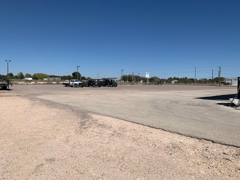 More Photos Of 1911 E County Road 140, Midland Service For Lease