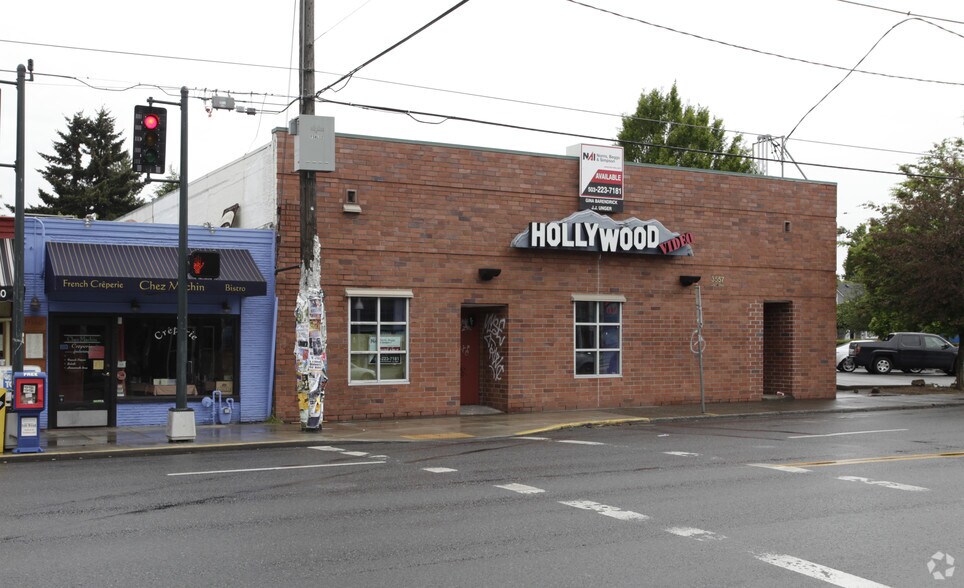 More Photos Of 3557 SE Hawthorne Blvd, Portland Freestanding For Lease