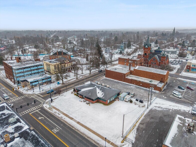 More Photos Of 212 Main St, Oneida General Retail For Sale