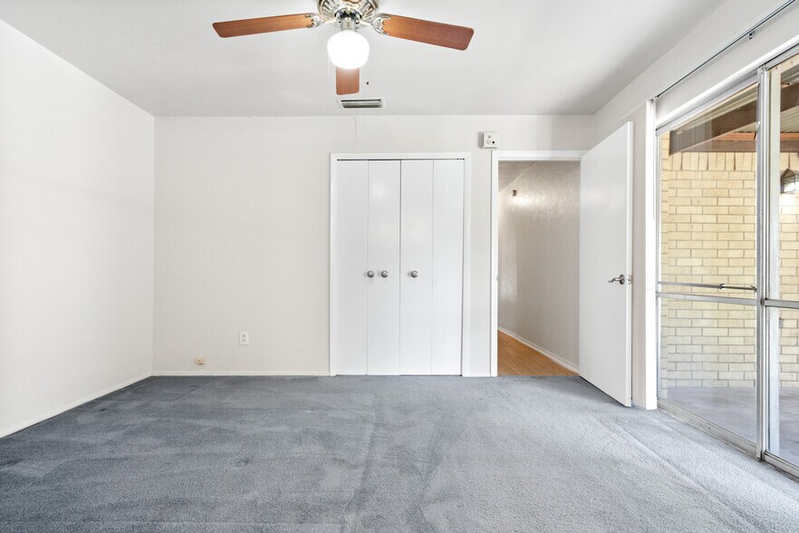 More Photos Of 215 Jasanda Way, Mesquite Specialty For Sale