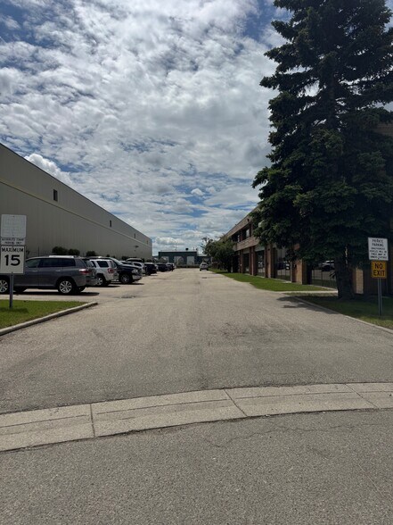 More Photos Of 4045 74th Ave SE, Calgary Warehouse For Sale