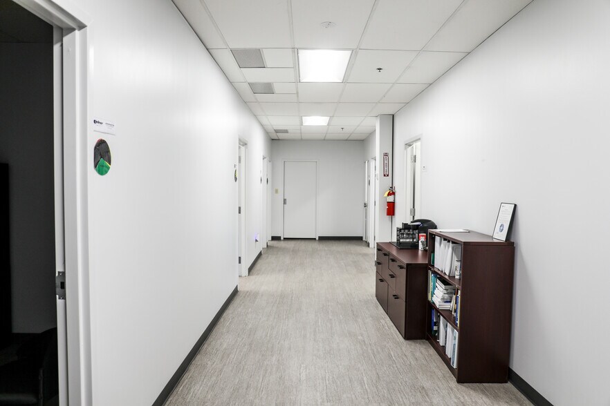 More Photos Of 1585 Roadhaven Dr, Stone Mountain Warehouse For Lease