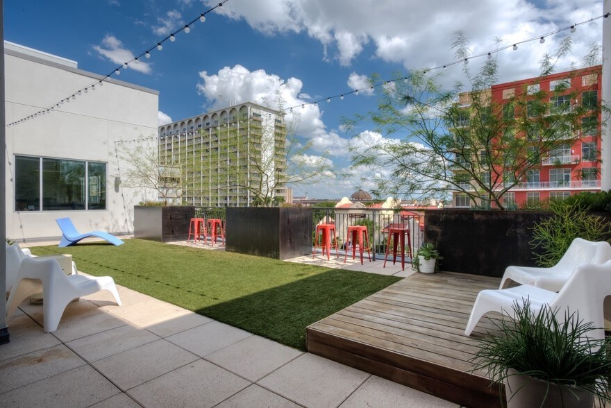 More Photos Of 1705 Guadalupe St, Austin Office For Lease