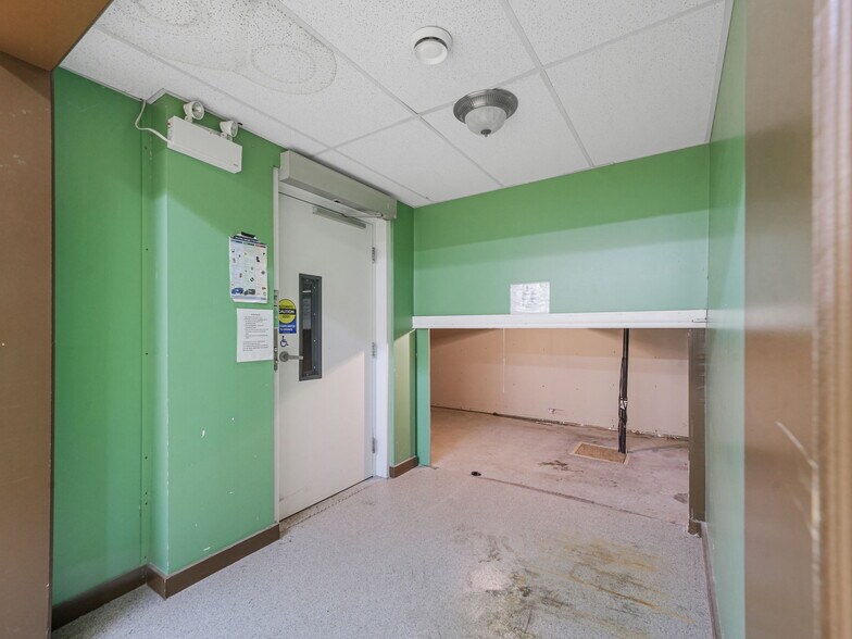 More Photos Of 9630 74 Av NW, Edmonton Flex For Sale