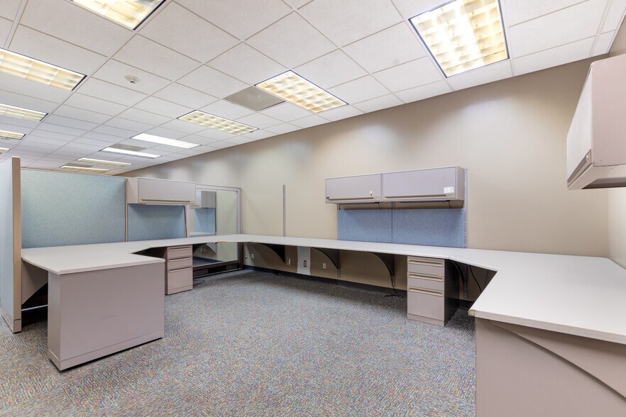 More Photos Of 212 S Main St, Grove Office For Sale