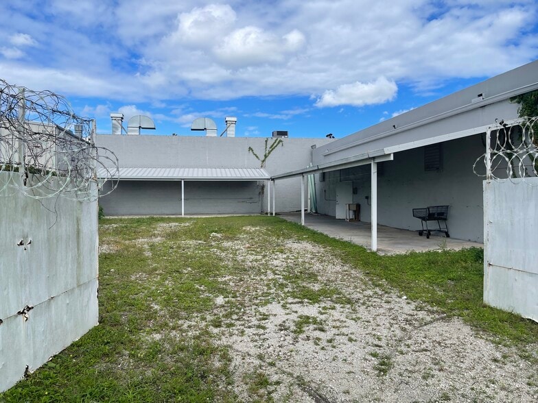 More Photos Of 5731 SW 23rd St, West Park Auto Repair For Lease