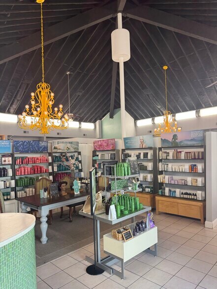 More Photos Of 940 Clearwater Largo Rd N, Largo Storefront Retail Office For Lease