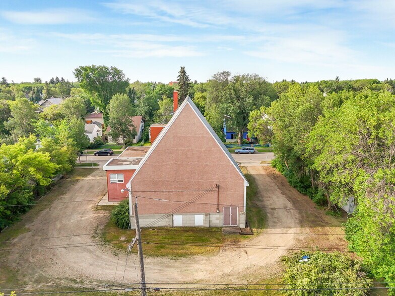 More Photos Of 9630 74 Av NW, Edmonton Flex For Sale