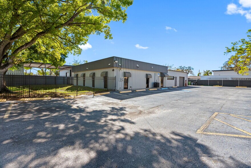 More Photos Of 4412 W Osborne Ave, Tampa Light Distribution For Lease