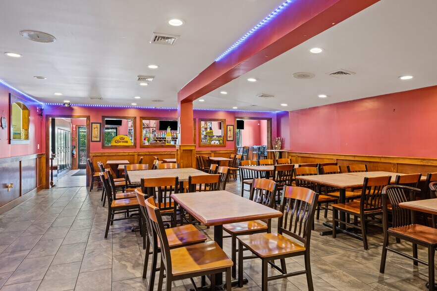 More Photos Of 5626 W Lincoln Hwy, Parkesburg Restaurant For Sale