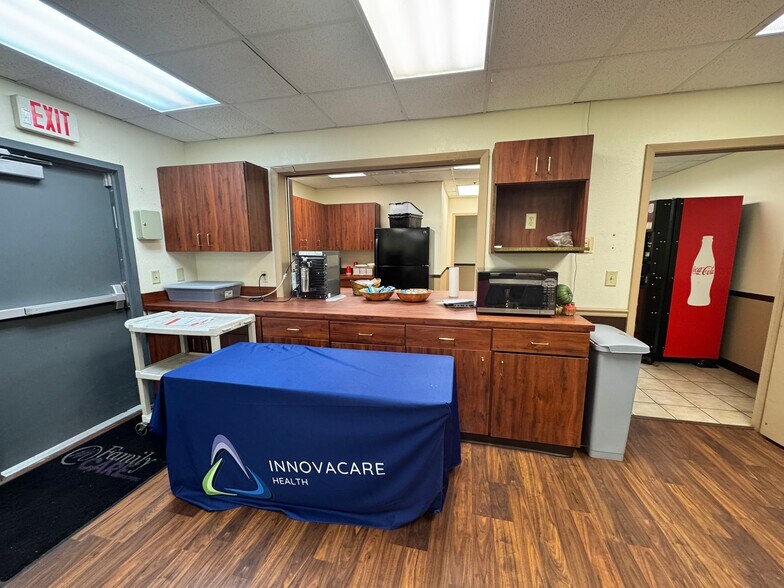 More Photos Of 1215 Dunn Ave, Jacksonville Medical For Lease