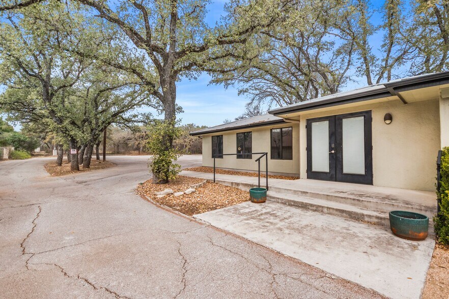 More Photos Of 14235 Blanco Rd, San Antonio Office For Sale