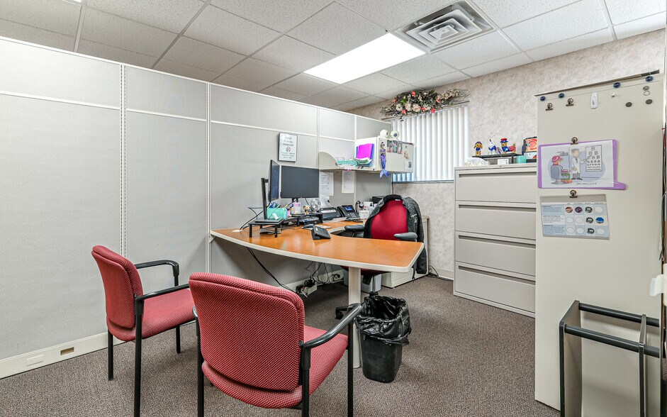 More Photos Of 508-512 N Jefferson st, New Castle Medical For Sale