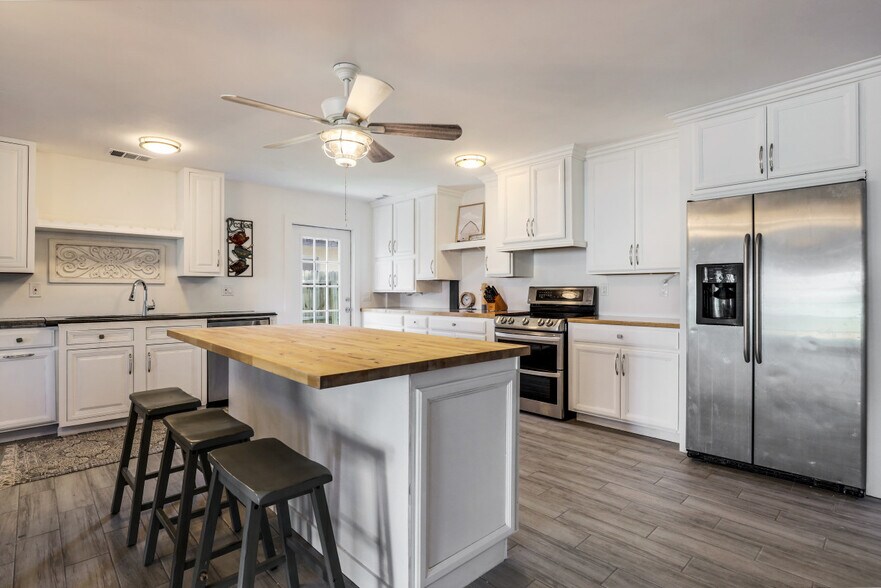 More Photos Of 778 100th Ave N, Naples Specialty For Sale