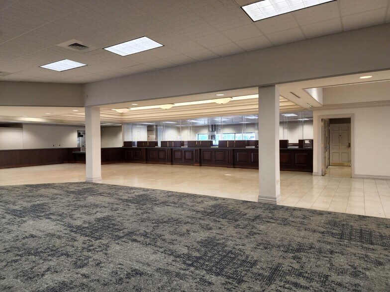 More Photos Of 201 W Reynolds St, Plant City Bank For Lease