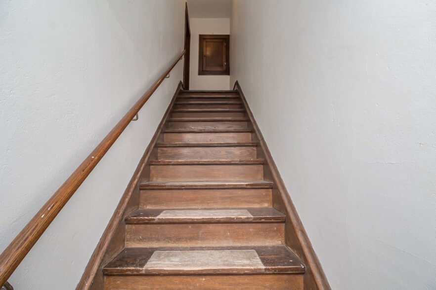 More Photos Of 71 N Williams St, Crystal Lake Storefront Retail Residential For Sale