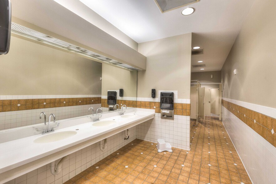 More Photos Of 9100 Hwy 290 E, Austin Research And Development For Sale