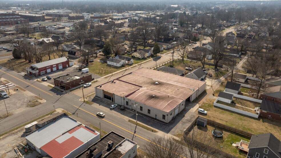 More Photos Of 303 N 13th St, Paducah Light Distribution For Lease