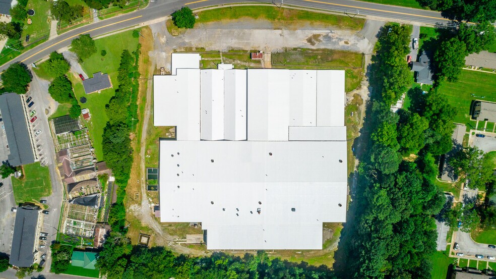 More Photos Of 1318 Underwood St, Dalton Warehouse For Lease