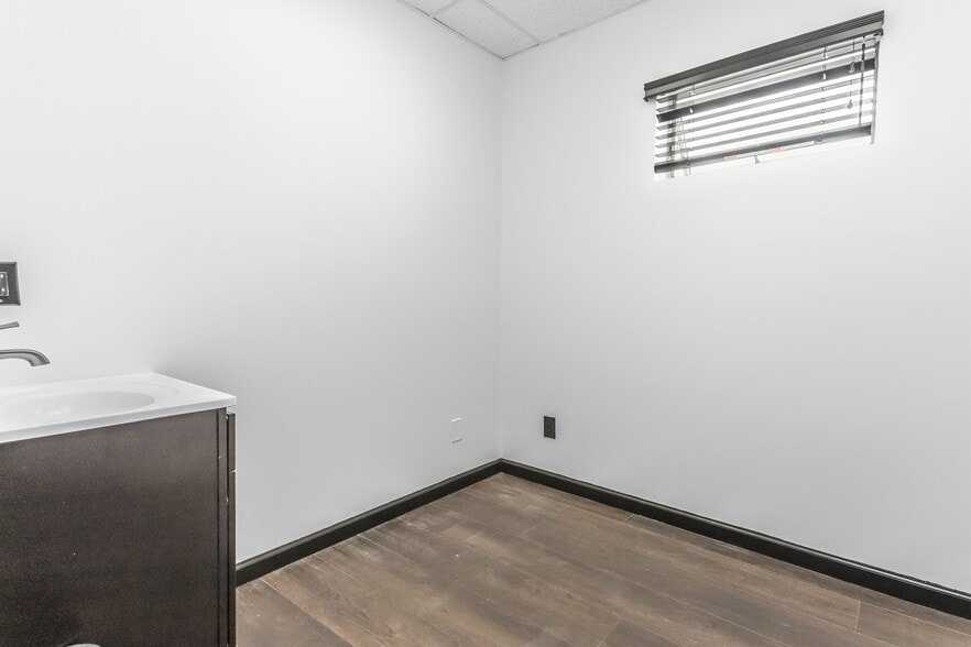 More Photos Of 816 Hempstead Tpke, Franklin Square Office For Lease