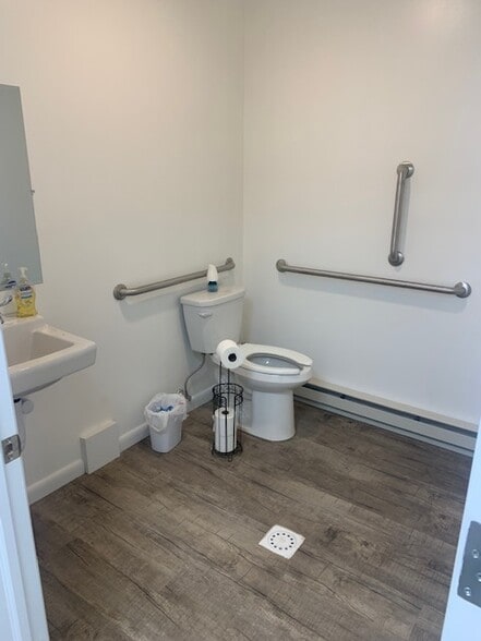 More Photos Of 1646 Chestnut Hill Rd, Morgantown Warehouse For Lease