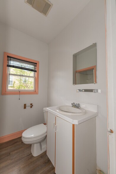 More Photos Of 117 N Lake Ave, Albany Storefront Retail Residential For Sale