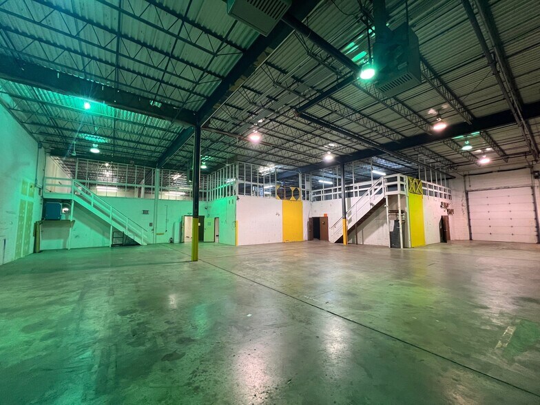 More Photos Of 301 Ruthar Dr, Newark Flex For Lease