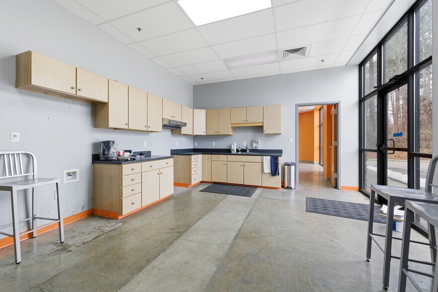 More Photos Of 3201 Northside Dr, Raleigh Light Distribution For Lease