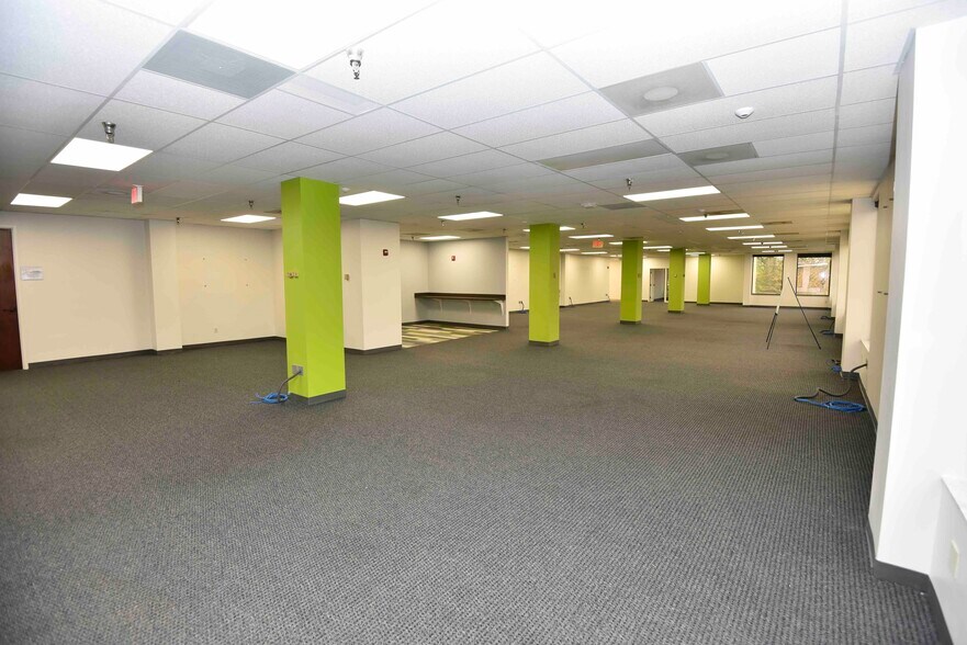 More Photos Of 2699 Lee Rd, Winter Park Office For Lease