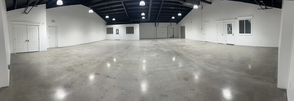 More Photos Of 1120 Southampton Rd, Westfield Auto Repair For Lease